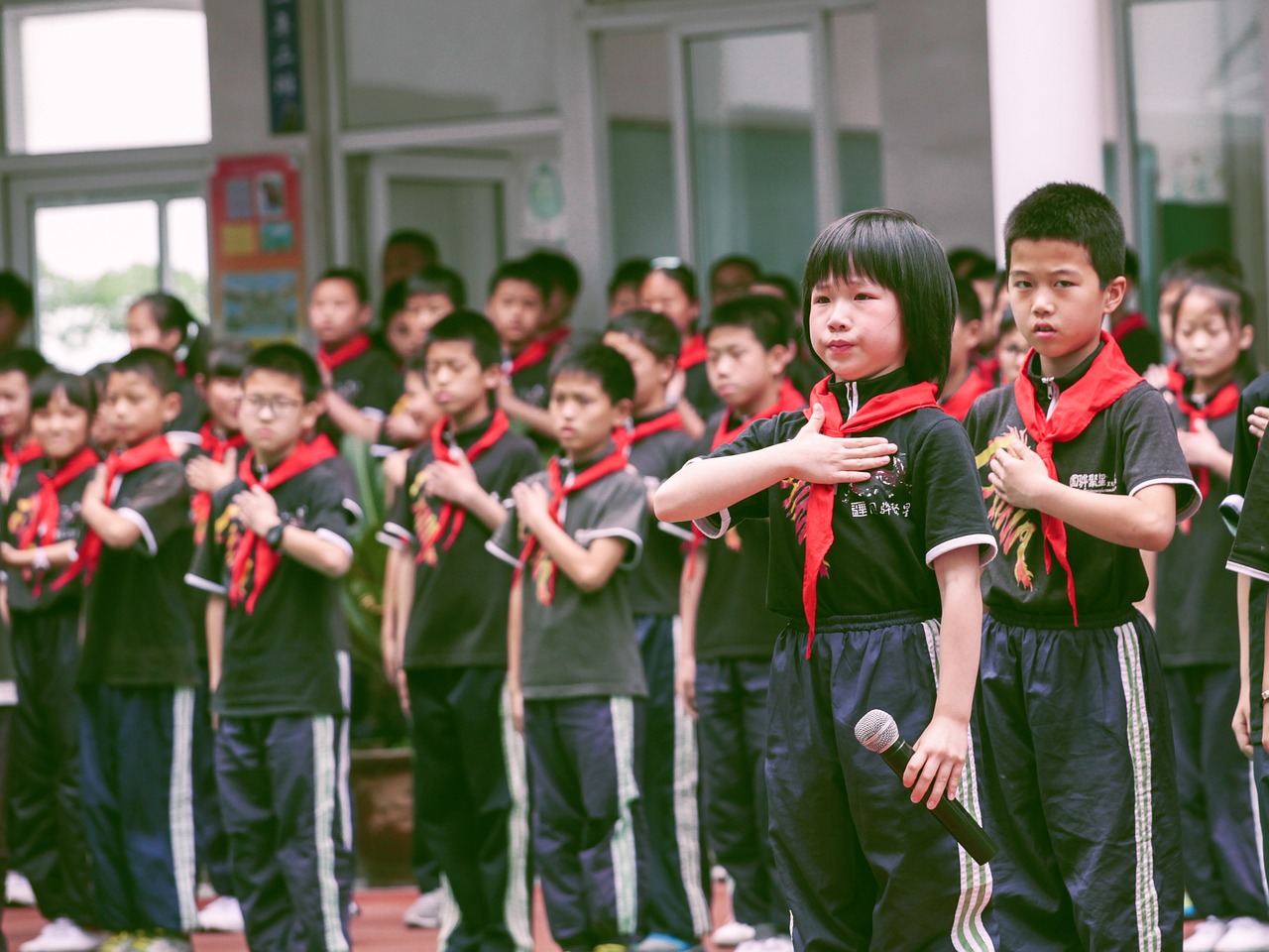 小学生心理健康教育主题班会，塑造阳光心态，快乐成长之路