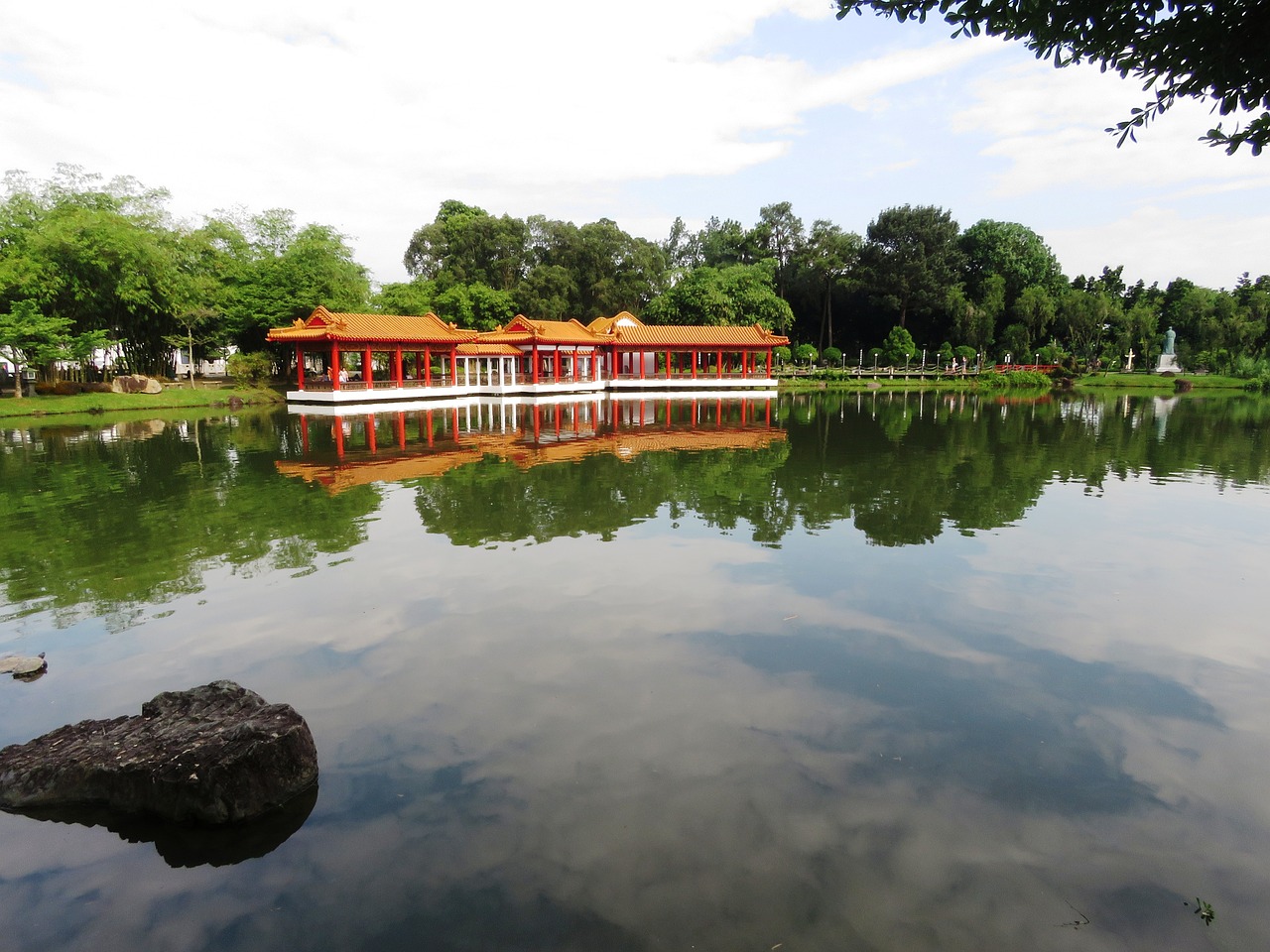 牟平浩岭湖健康小镇，探索健康生活的理想之地